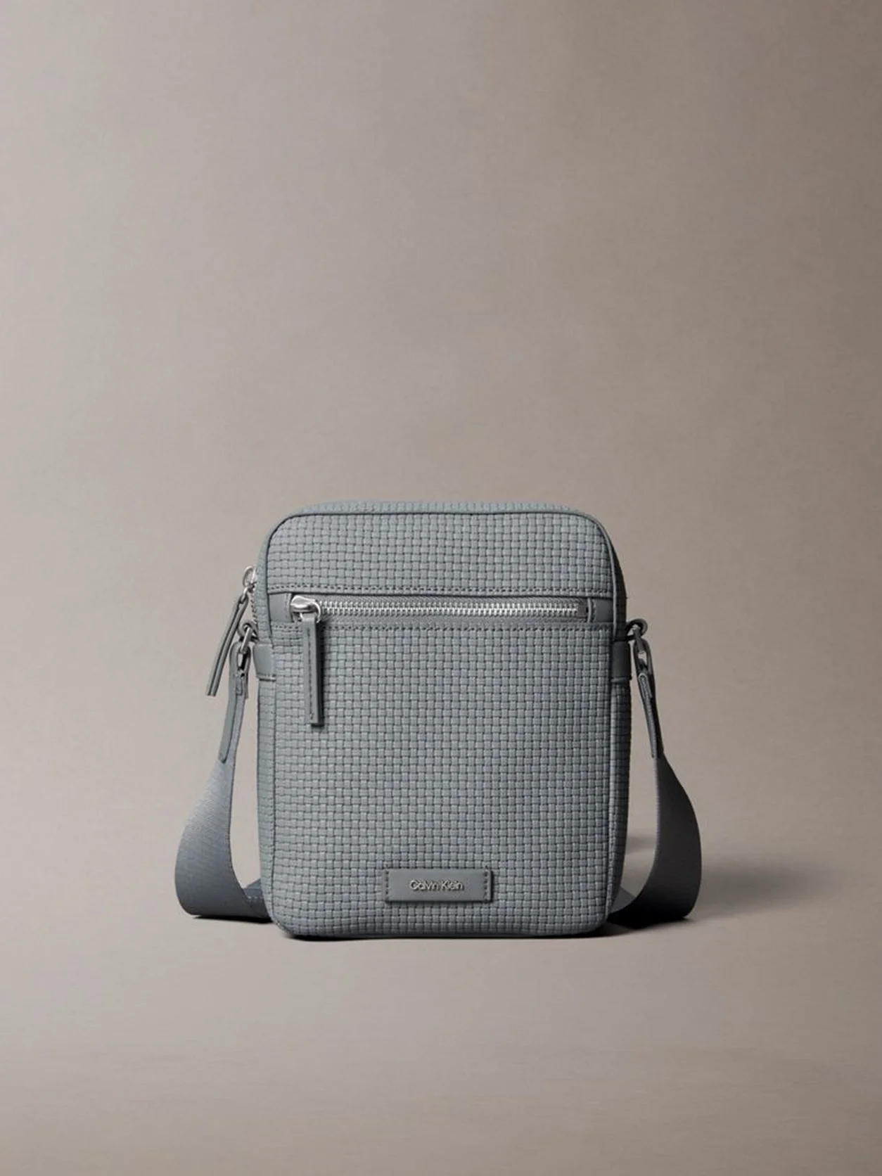 Embossed woven reporter bag for Men - Charcoal Gray