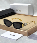 Christian Dior Dior 30Montaigne B6I Cat-Eye Sunglasses Black Gold-Tone Arms